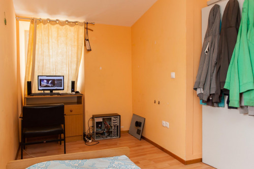 Snug single bedroom in an apartment close to Faculdade de Medicina - Gallery - 16