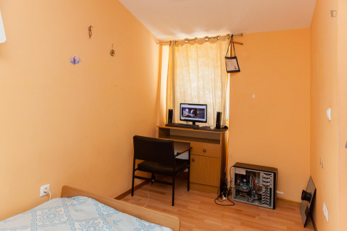 Snug single bedroom in an apartment close to Faculdade de Medicina - Gallery - 15