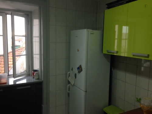 Snug single bedroom in an apartment close to Faculdade de Medicina - Gallery - 13