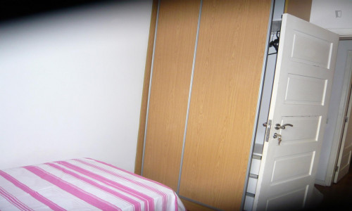 Single bedroom in 4-bedroom apartment - Gallery - 5