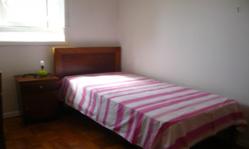 Homely Single Bedroom Close To Jardim Da Sereia - 2
