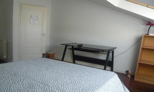 Welcoming single bedroom near Parque de Santa Cruz