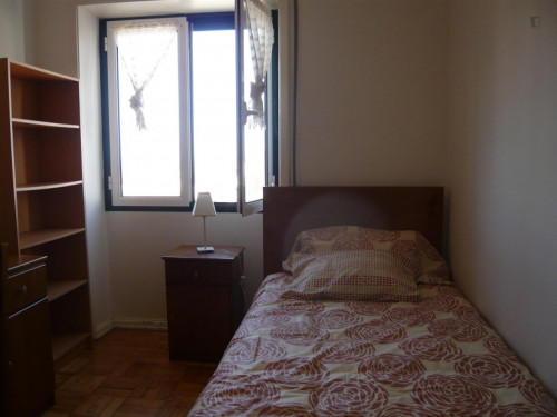 Cheerful single bedroom in Montes Claros.