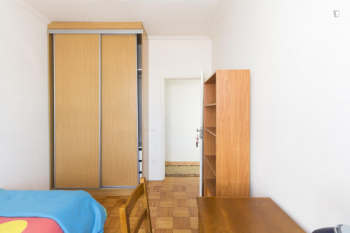 Single bedroom in elegant 5-bedroom apartment near Universidade de Coimbra