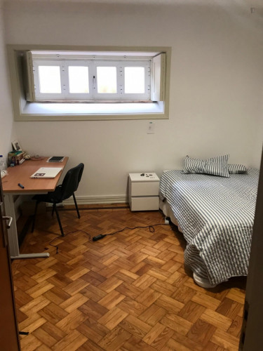 Cool double bedroom close to Universidade de Coimbra