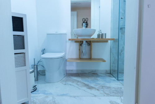 Sunny and modern 1-bedroom apartment next to University of Coimbra