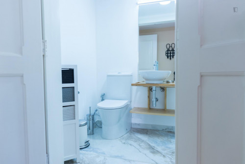 Sunny and modern 1-bedroom apartment next to University of Coimbra