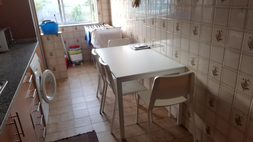 Single bedroom in 4-bedroom apartment - Gallery - 2