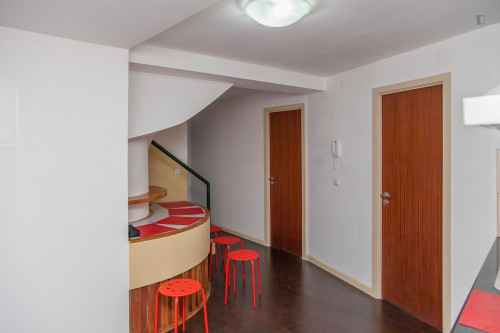 Fine single bedroom in a 4-bedroom flat, in Coimbra's downtown - Gallery - 10