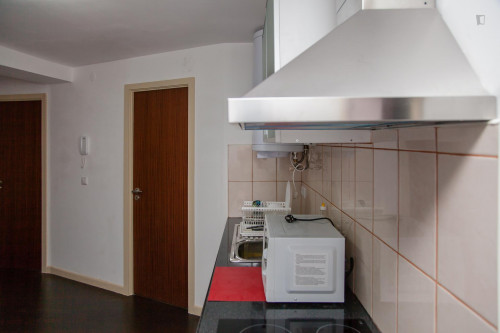 Fine single bedroom in a 4-bedroom flat, in Coimbra's downtown - Gallery - 9