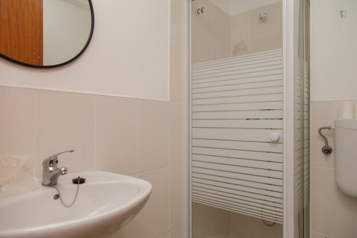 Fine single bedroom in a 4-bedroom flat, in Coimbra's downtown - Gallery - 14