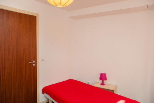 Fine single bedroom in a 4-bedroom flat, in Coimbra's downtown - Gallery - 2
