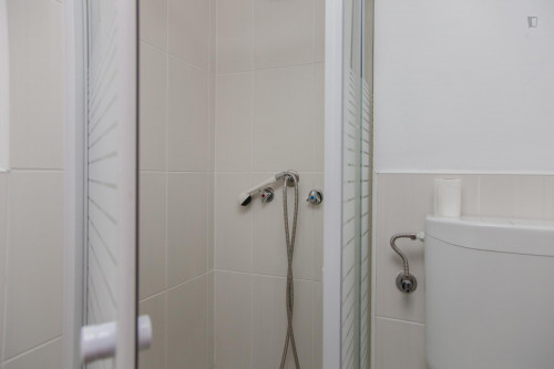 Fine single bedroom in a 4-bedroom flat, in Coimbra's downtown - Gallery - 13
