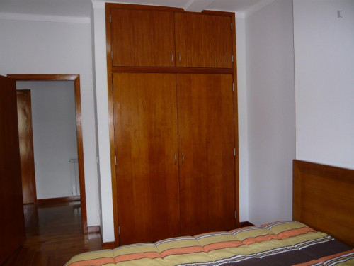 Double bedroom in 15-bedroom apartment