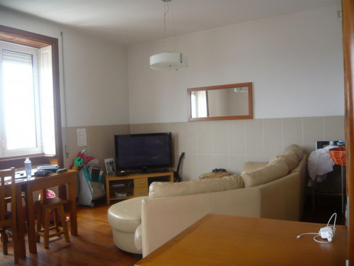 Double bedroom in 15-bedroom apartment