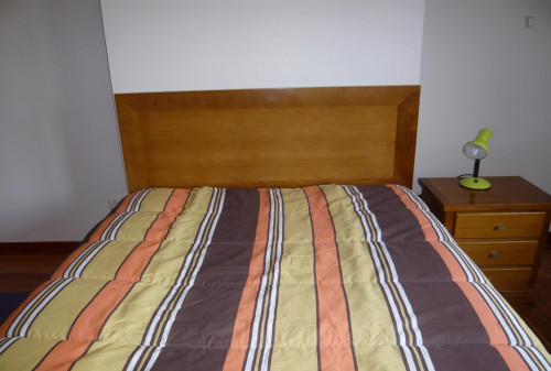 Double bedroom in 15-bedroom apartment