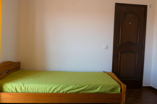 Cosy single bedroom in Santo António dos Olivais - Gallery - 32