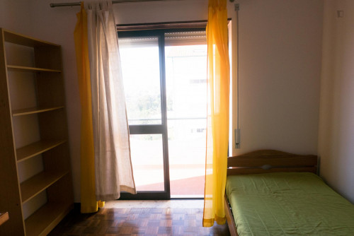 Cosy single bedroom in Santo António dos Olivais - Gallery - 23