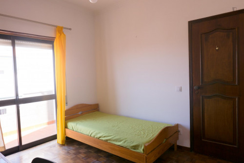 Cosy single bedroom in Santo António dos Olivais - Gallery - 26