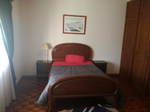 Welcoming Double bedroom in 7-bedroom house