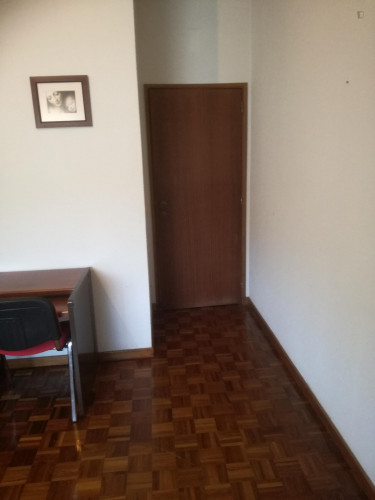 Welcoming Double bedroom in 7-bedroom house