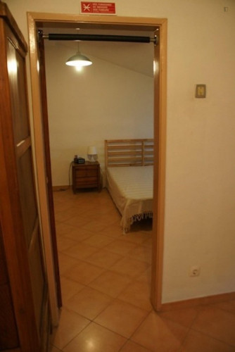 Comfy double bedroom in Coimbra
