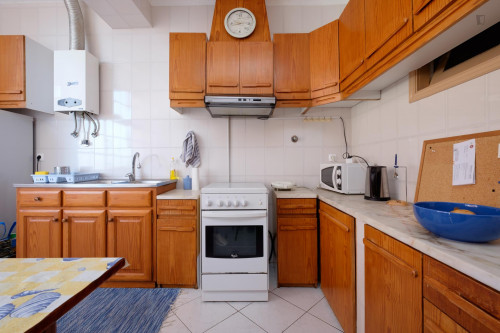 Comfy double bedroom in Coimbra - Gallery - 11