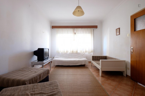 Comfy double bedroom in Coimbra - Gallery - 5