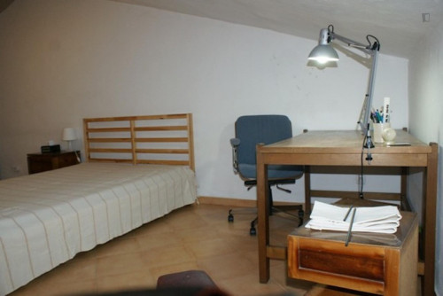 Comfy double bedroom in Coimbra