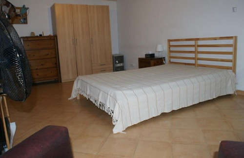 Comfy Double Bedroom In Coimbra - 1