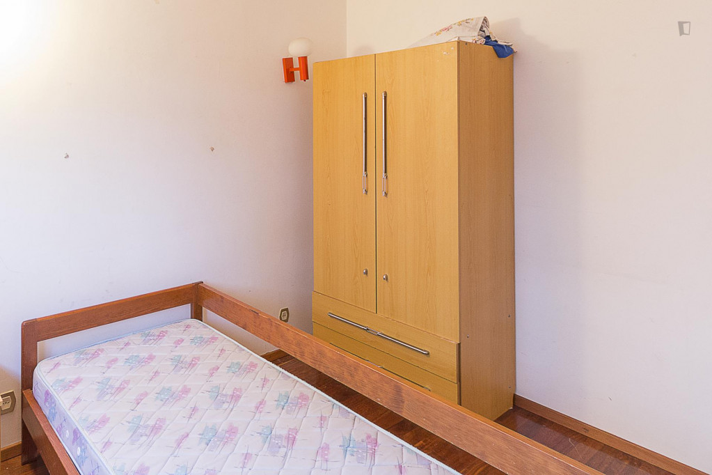Cosy single bedroom in Santo António dos Olivais, Coimbra