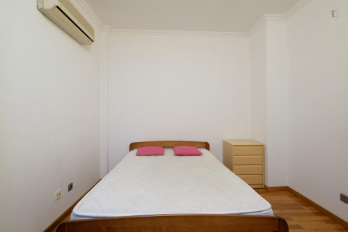 Roomy double bedroom not too far from Faculdade de Farmácia da Universidade de Coimbra  - Gallery -  3