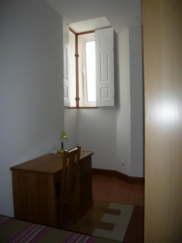 Pleasant double bedroom close to Economics and polo3