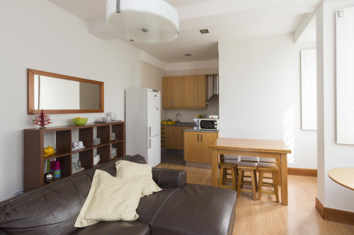 Pleasant double bedroom close to Economics and polo3