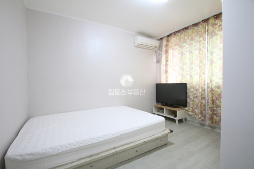2 Bedrooms - Gallery - 25