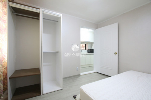 2 Bedrooms - Gallery - 23