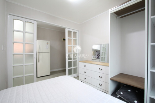 2 Bedrooms - Gallery - 17