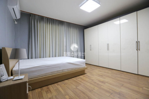 2 Bedrooms - Gallery - 15