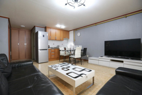 2 Bedrooms - Gallery - 16