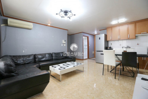 2 Bedrooms - Gallery - 17