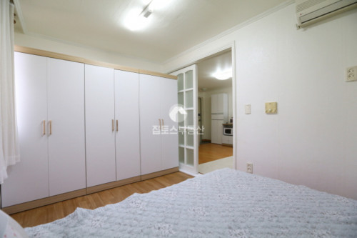 1 Room  - Gallery -  5