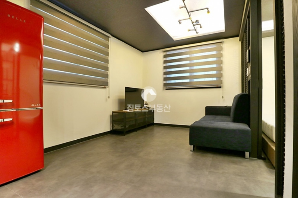 1 Room, Seoul Student