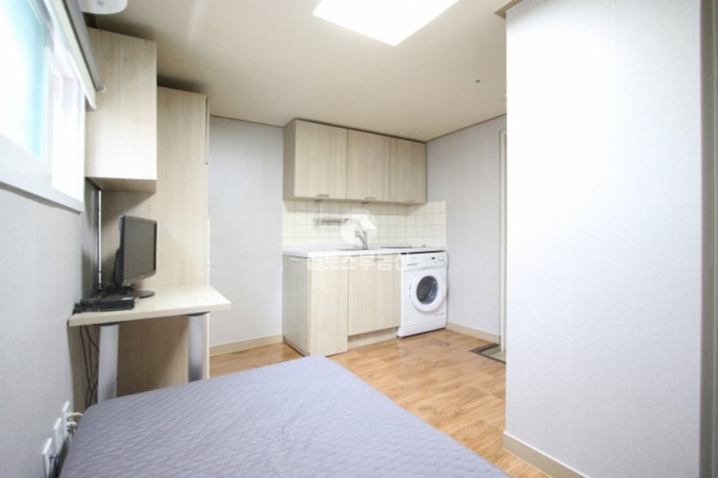 1 Room, Seoul Student