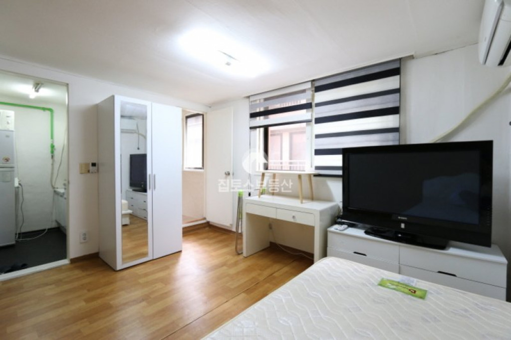 1 Room, Seoul Student