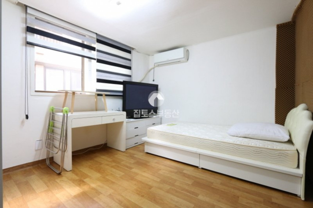 1 Room, Seoul Student