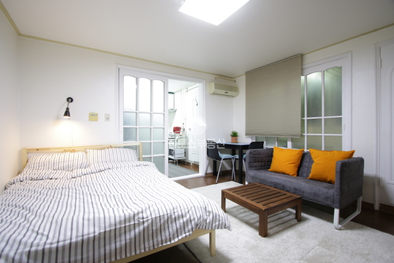 1 Room, Seoul Student