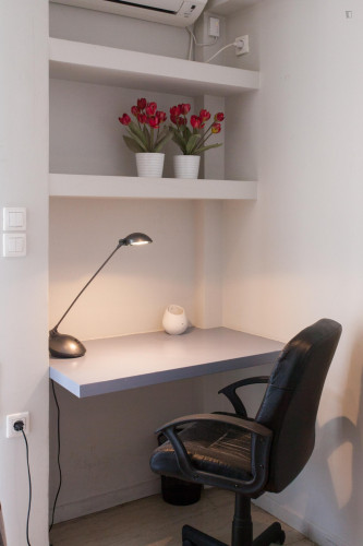 Charming studio near Alexandras Avenue  - Gallery -  5