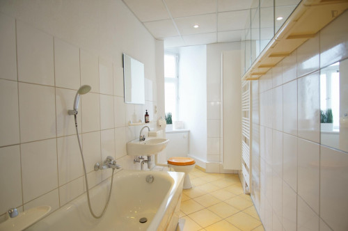 Welcoming spacious room in 3-bedroom flat near East Side Gallery - Gallery - 3
