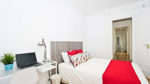 Modern double bedroom in a 5-bedroom apartment near El Clot - Aragó train station - Gallery - 16