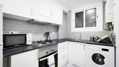 Snug double bedroom in a 5-bedroom apartment near El Clot - Aragó train station - Gallery - 8
